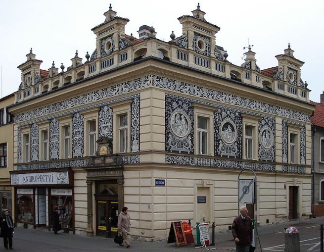 Здание бывшей аптеки в стиле неоренессанса на проспекте Т.Г.Масарика