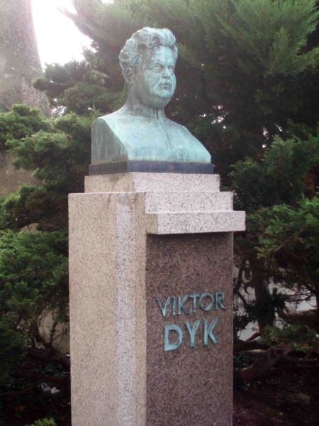 Памятник Виктору Дыку в Мельнике