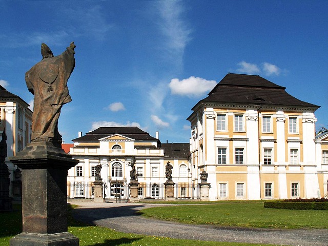 Замок Духцов в Чехии