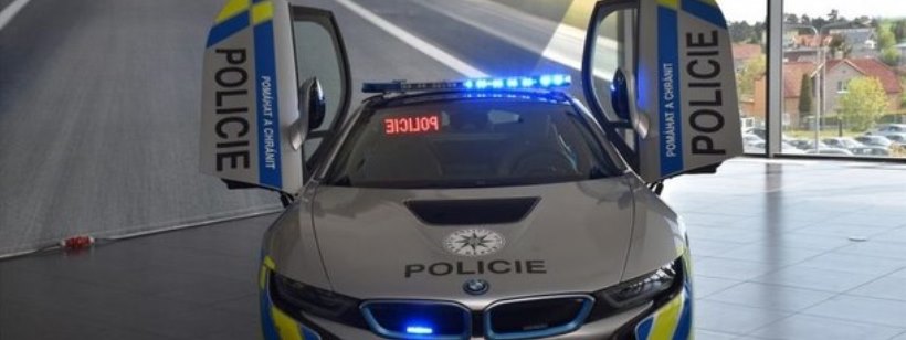 В Чехии полицейские разбили дорогую машину